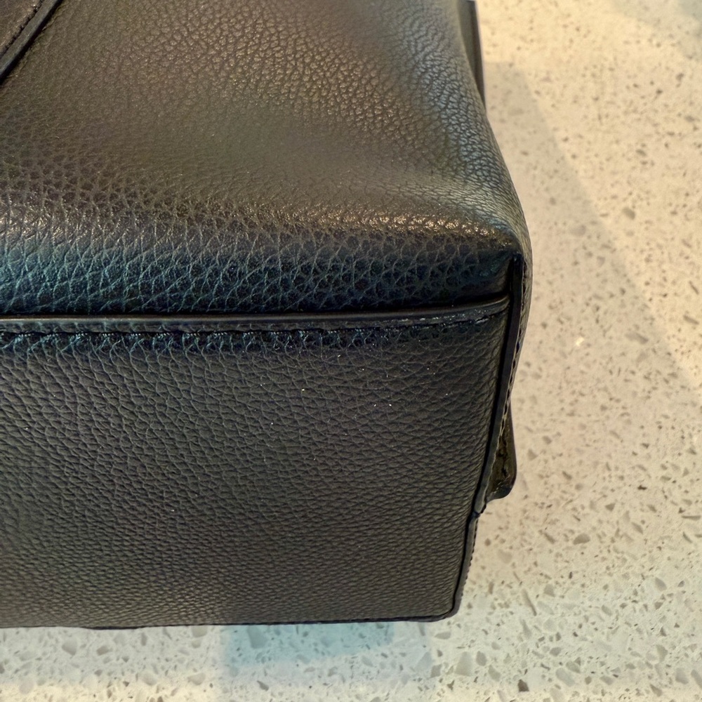 Tory Burch Black Tote 1.99 shipping until 5/13 - Picture 15 of 15